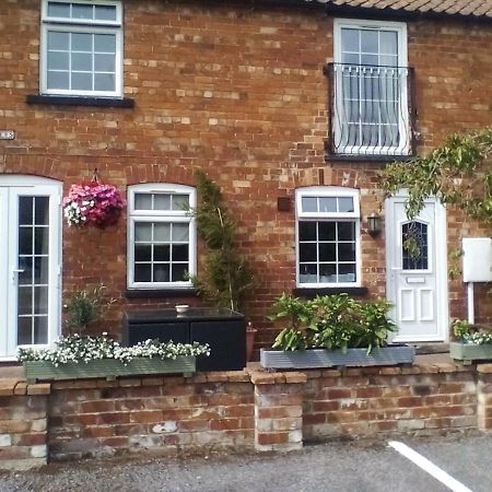 The Lincolnshire Poacher Inn Metheringham Buitenkant foto