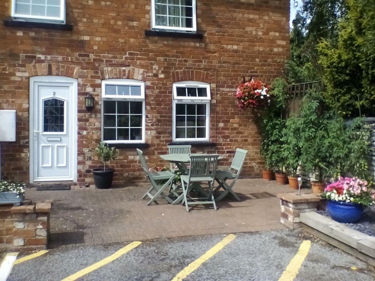 The Lincolnshire Poacher Inn Metheringham Buitenkant foto