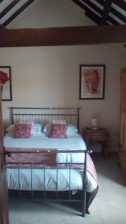 The Lincolnshire Poacher Inn Metheringham Buitenkant foto