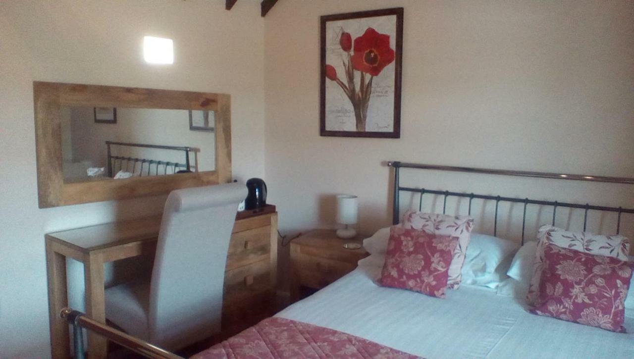 The Lincolnshire Poacher Inn Metheringham Buitenkant foto