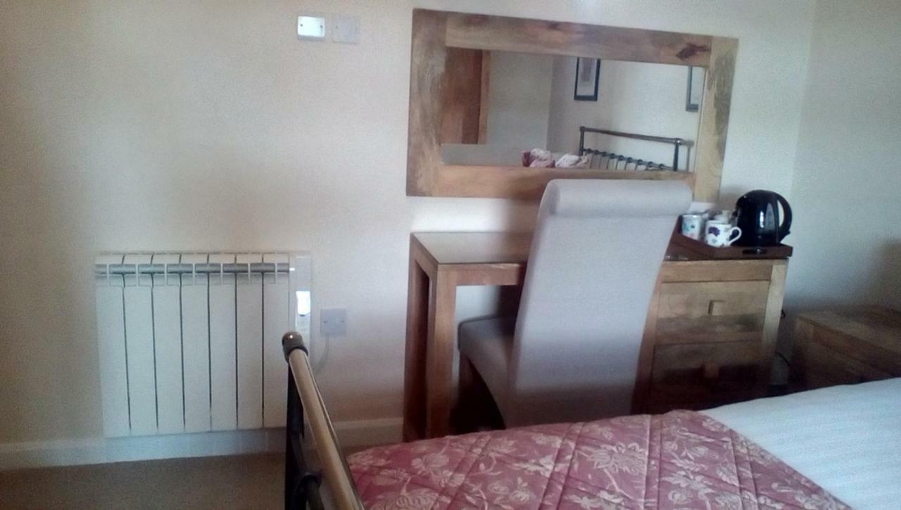 The Lincolnshire Poacher Inn Metheringham Buitenkant foto