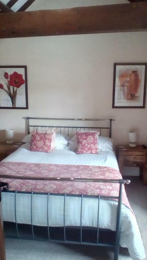 The Lincolnshire Poacher Inn Metheringham Buitenkant foto