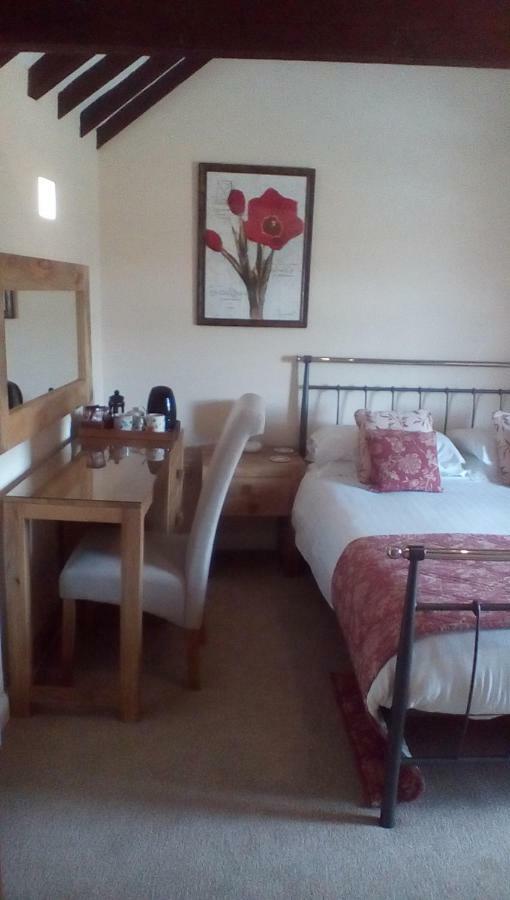 The Lincolnshire Poacher Inn Metheringham Buitenkant foto