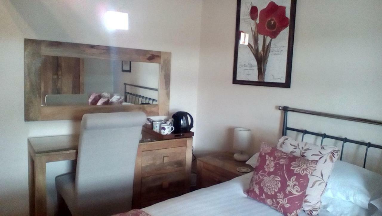 The Lincolnshire Poacher Inn Metheringham Buitenkant foto