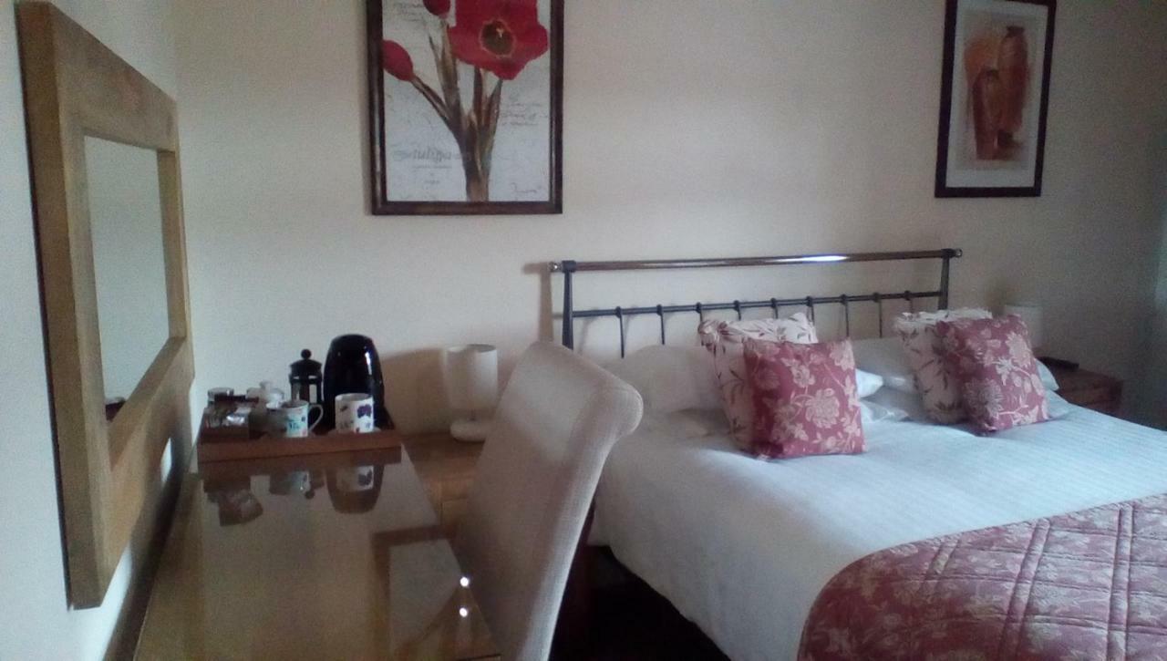 The Lincolnshire Poacher Inn Metheringham Buitenkant foto