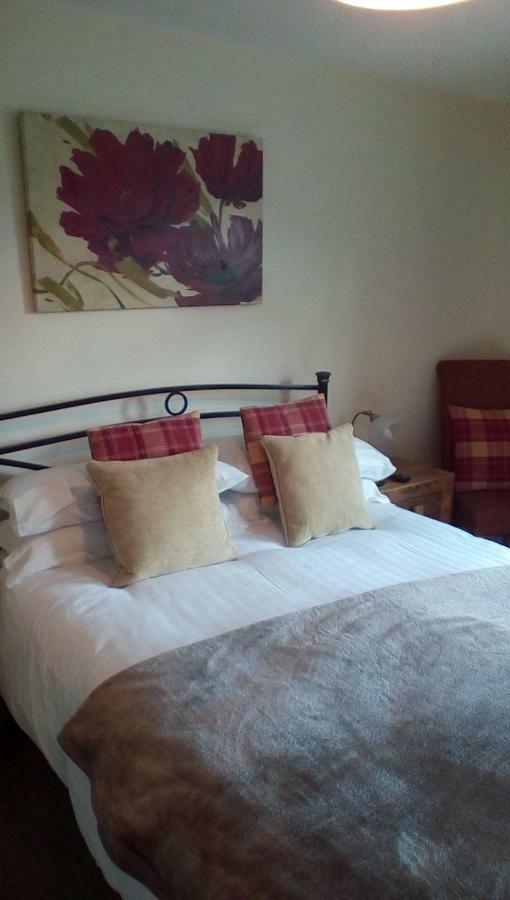 The Lincolnshire Poacher Inn Metheringham Buitenkant foto