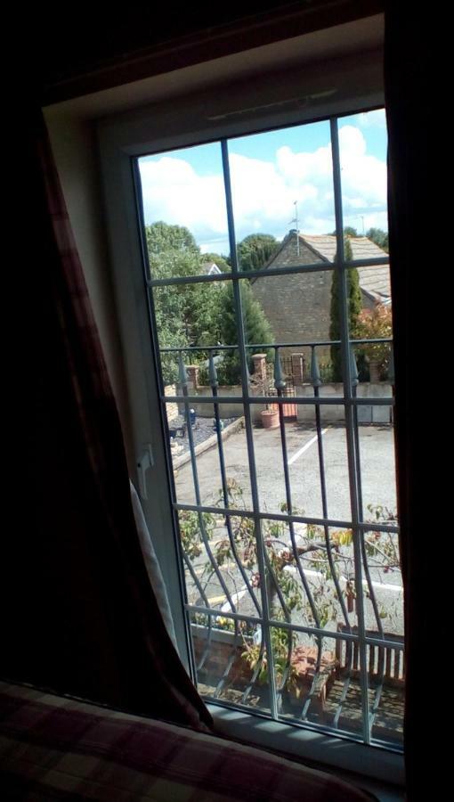 The Lincolnshire Poacher Inn Metheringham Buitenkant foto