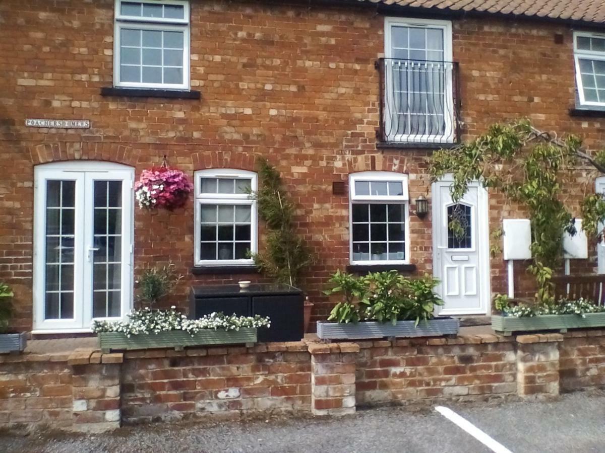 The Lincolnshire Poacher Inn Metheringham Buitenkant foto