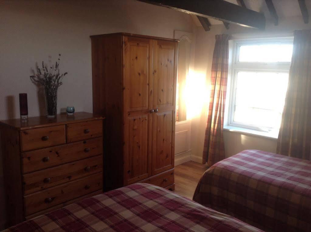 The Lincolnshire Poacher Inn Metheringham Buitenkant foto
