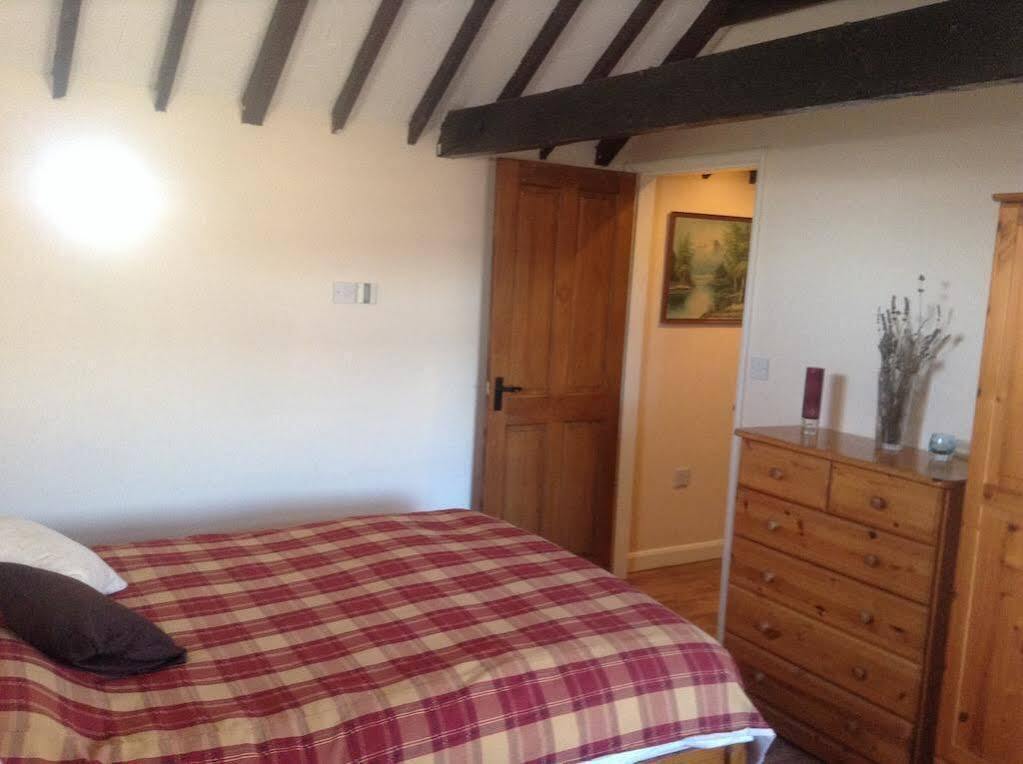 The Lincolnshire Poacher Inn Metheringham Buitenkant foto